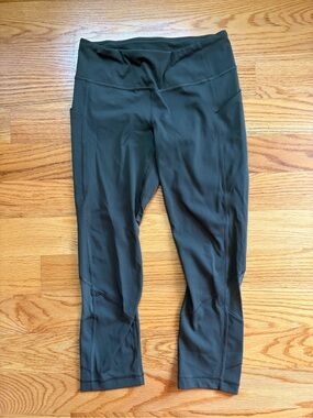 Lululemon dark olive green pace rival crop size 6
